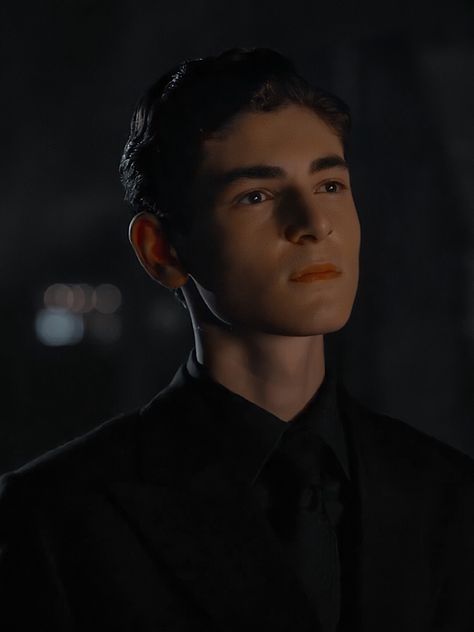 Gotham Bruce Wayne, Bruce Wayne Gotham, Young Bruce Wayne, Gotham Bruce And Selina, Gotham Bruce, David Mazouz, Bruce And Selina, Gotham Tv Series, Gotham Series