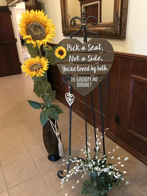 Rustic Sunflower Wedding Centerpieces, Sunflower And Rose Wedding Decorations, Sunflower And White Rose Wedding, Diy Sunflower Wedding Decorations, Rose And Sunflower Wedding Theme, Sunflower Roses Wedding, Wedding Centerpieces Sunflowers, Sunflower Centerpieces Wedding, Sunflower Wedding Theme Rustic