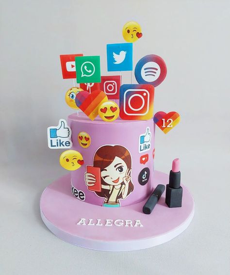 Social Media Cake, Tik Tok Cake, Cute Cake Ideas, Simple Cake Designs, Cake Logo, Creative Birthday Cakes, Cake Photography, B Day Ideas, Simple Cake