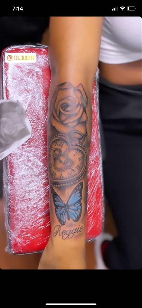 Cute Tattoos With Meaning Black Women Arm, Cute Forarm Tattoos For Black Women, Tattoos For Women Meaningful Grandma, Inner Arm Tattoos For Black Women, Cute Name Tattoos For Black Women, Baddie Tattoo Ideas Arm, Cute Fore Arm Tattoos For Women, Tattoo Sleeve Starters For Women, Arm Tats For Women Black