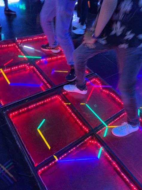 Dance Dance Revolution Arcade, Dance Arcade Game, Dance Dance Revolution Aesthetic, Gaming Lounge Interior Design, Funny Aesthetic Videos, Voltron Shifting, Arcade Games Aesthetic, Just Dance Aesthetic, Arcade Core