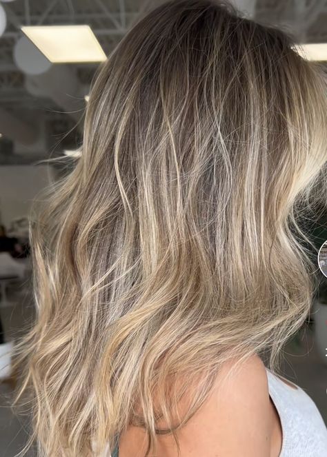 Dark Roots Blonde Hair Balayage, Lived In Blonde, Light Brunette Hair, Blonde Hair With Roots, Summer Blonde Hair, Dark Roots Blonde Hair, How To Lighten Hair, Brown Hair Balayage, Dark Blonde Hair