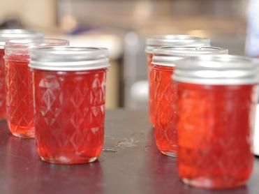 Cinnamon Apple Jelly, Violet Jelly, Habanero Jelly, Wallpaper Food, Apple Jelly, Jam Recipes Homemade, Canning Jam, Homemade Jelly, Jelly Recipe