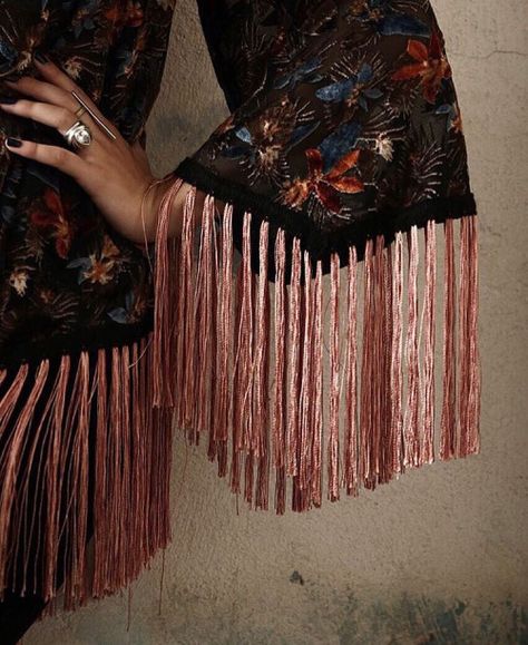 bohemiandiesel:https://marketplace.bohemiandiesel.com/shop/nidodi... Looks Hippie, Bohemian Diesel, Fringe Fashion, Bohol, Kimonos, Fashion Details, Bohemian Style, Hippie Boho, Style Me