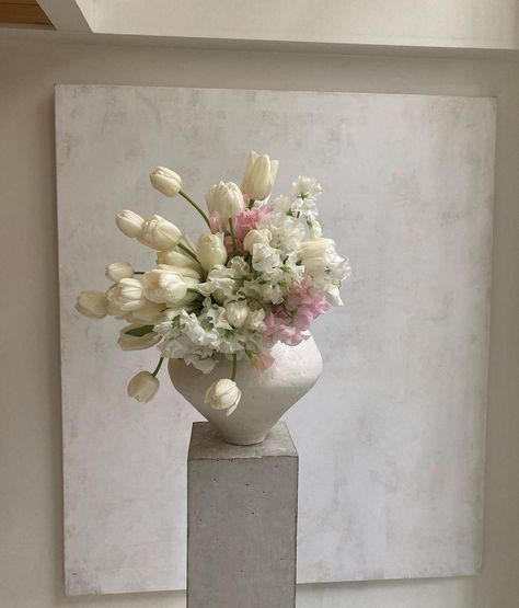 Vase Bouquet, Fake Flower Arrangements, Pink Flower Bouquet, Wedding Reception Flowers, Boquette Flowers, Reception Flowers, Bouquet Arrangements, Flower Arrangements Diy, Flower Therapy