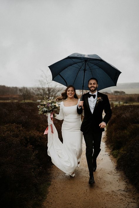 Rainy Peak Distcit Wedding photos - Couple Portraits | Rainy Wedding Day Photos Rainy Wedding Portraits, Raining Wedding Photos, Rainy Day Wedding Photos, Wedding Rain Photography, Rainy Day Wedding Pictures, Rain Wedding Photos, Mom Photoshoot, Rainy Wedding Photos, Wedding Umbrellas