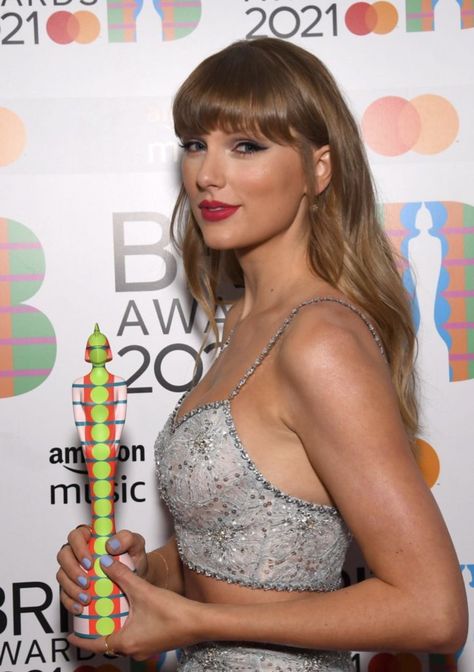 Estilo Taylor Swift, Brit Awards, Taylor Swift Wallpaper, Swift 3, Long Live Taylor Swift, Live Taylor, Taylor Swift Pictures, Taylor Swift Style, Little Mix