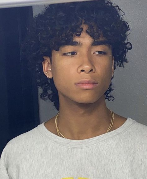 Jaymin Khansmith, 3c Curly Hair, Long Curly Hair Men, Male Haircuts Curly, Tan Skin Blonde Hair, 3c Hair, Men Haircut Curly Hair, Mullet Haircut, Curly Mullet