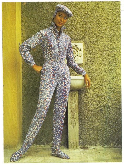 1960s - Pucci ski jumpsuit...ok, now that's just funny ;o) Ski Jumpsuit, Pucci Vintage, Bad Fashion, Yoga Jumpsuit, Vintage Jumpsuit, Sixties Fashion, Plus Size Romper, Ski Suit, Jumpsuit Outfit