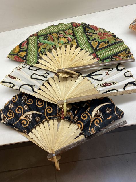 Wooden asian folding fans for wall decoration /Handcrafted balinese /indonesian batik floral print on cotton cloth Fans for home/office Indonesian Decor, Handmade Puppet, Paper Decorations Diy, Folding Fans, Office Birthday, Indonesian Batik, Batik Art, Batik Print, Batik Prints