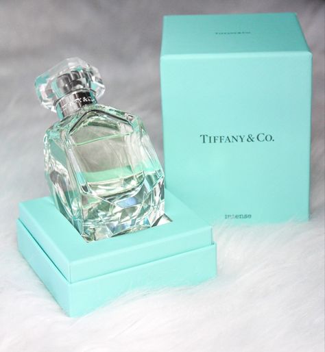 Tiffany Perfume, Aesthetic Fragrance, Blue Breakfast, Birkin Mom, Perfume Aesthetic, Ariana Grande Perfume, Purple Bottle, Free Beauty Samples, Blue Perfume