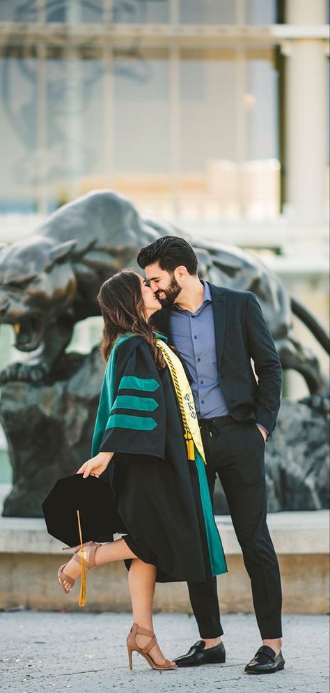 Graduation Picture With Husband, Nursing Graduation Pictures With Husband, Graduation Poses With Boyfriend, Graduation Pictures With Husband, Graduation Photos With Family, Graduation Photo Ideas With Family, Graduation Pictures With Kids, Med School Graduation Pictures, Phd Photoshoot