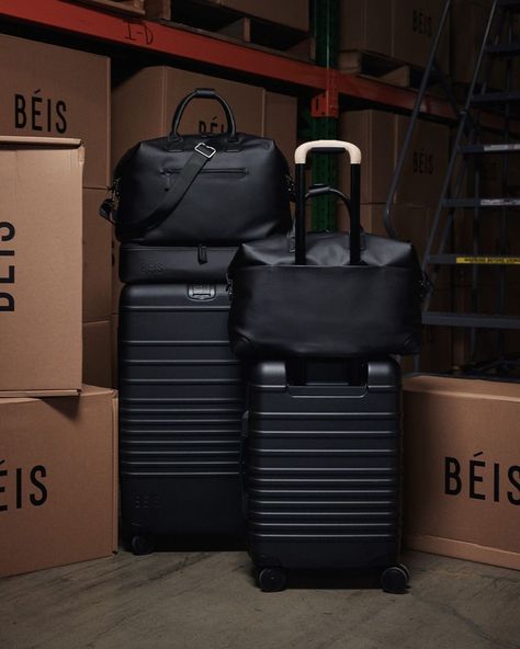 BÉIS (@beis) • Instagram photos and videos Beis Luggage, Black Travel Bag, Luxury Travel Bag, Travel Bag Essentials, Inside My Bag, My Style Bags, Classy Winter Outfits, Traveling Abroad, Suitcase Bag