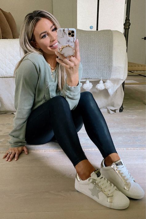 Sarah Knuth, Dream On Dreamer, Dream On, White Sneaker, The Dreamers, White Jeans, Influencer, Mirror Selfie, My Style