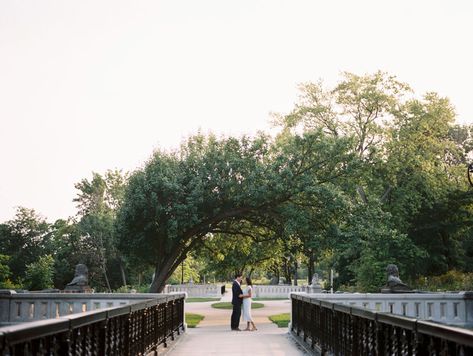 milwaukee lake park lakefront engagement photo session Mackinac Island Engagement Photos, Milwaukee Engagement Photos, Lake Mcdonald Engagement Photos, Milwaukee Photo Locations, Couple Photoshoot Minneapolis, Onesto Milwaukee Wedding, Villa Terrace, City Engagement Photos, Lake Photos