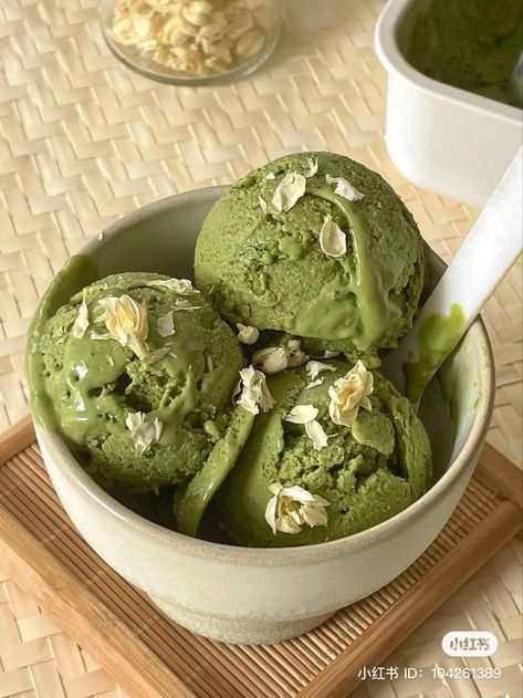 Matcha Snacks, Matcha Cafe, Matcha Ice Cream, Mint Green Aesthetic, Food Captions, Matcha Drink, Birthday Food, Greens Recipe, Matcha Green Tea