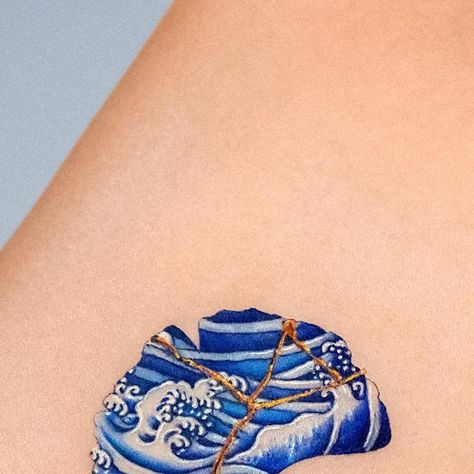 𝗘.𝗻𝗮𝗹 on Instagram: "Kintsugi ginko leaf 🍃✨ Thank you :) @e.nal.tattoo @vismcollective" Ginko Leaf Tattoos, Kintsugi Tattoo Ideas, Kintsugi Tattoo, Sun Tattoos, Gorgeous Tattoos, All Tattoos, Leaf Tattoos, Cute Tattoos, Arm Tattoo