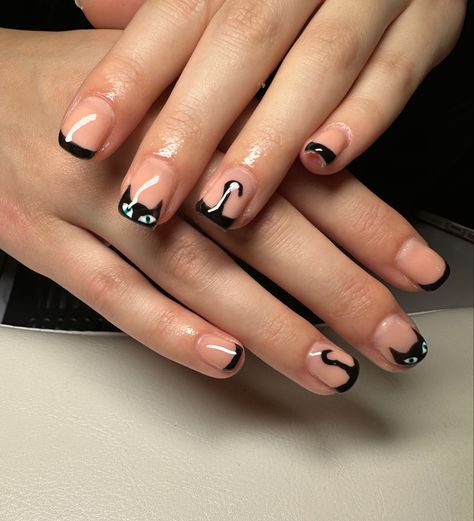 Black French Tip Nails Square Halloween, Black French Tip Nails With Bats, Black French Nails Halloween, Short French Halloween Nails, Black Cat French Tip Nails, Halloween French Tips Square, Biab Halloween, Halloween Nails Black French Tip, Cat French Tip Nails