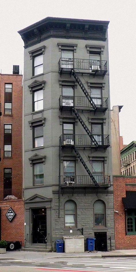 New York Town Houses, Miniature Apartment Building, New York Small Apartment, Apartment Building Aesthetic, Tall Apartment Building, Nyc Apartment Building, New York Apartment Building, Old Apartment Building, Exterior Apartment