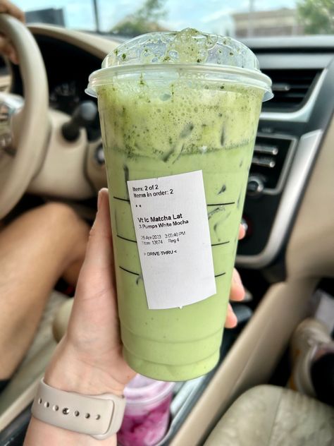 Matcha Latte Recipe Starbucks, Matcha Latte Starbucks, Matcha Drink Recipes, Sweet Matcha, Starbucks Latte, Starbucks Matcha, Starbucks Secret Menu Recipes, Cold Starbucks Drinks, Secret Starbucks Recipes