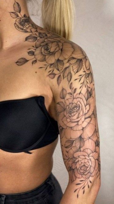 Front Shoulder Tattoos, Stunning Tattoos, Side Neck Tattoo, Private Tattoos, Beautiful Tattoos For Women, Neck Tattoos Women, Beautiful Flower Tattoos, Small Pretty Tattoos, Petite Tattoos