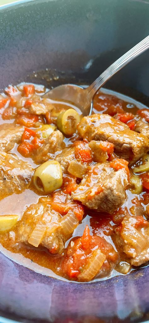 Hearty Spanish Beef Stew Spanish Beef Soup, Spanish Stew Beef Recipes, Spanish Stew Beef, Chicken Stew Spanish Style, Slow Cooker Spanish Beef Stew, Colombian Beef Stew, Spanish Beef Stew, Spanish Stew, Best Apple Crisp Recipe