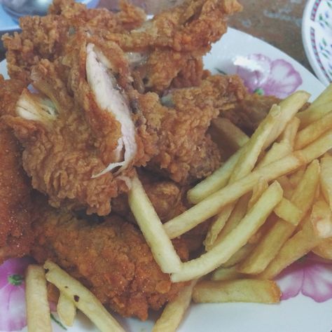 Chicken Lunch Recipes, Tumblr Food, Yummy Comfort Food, Homemade Snacks, Food Goals, Instagram Food, Food Diary, Food Obsession, Cafe Food