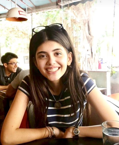 Girls Smiling, Sanjana Sanghi, Girl Smiling, Hair Acessories, Samantha Photos, Casual Indian Fashion, Rough Day, Smile Girl, Cute Stars