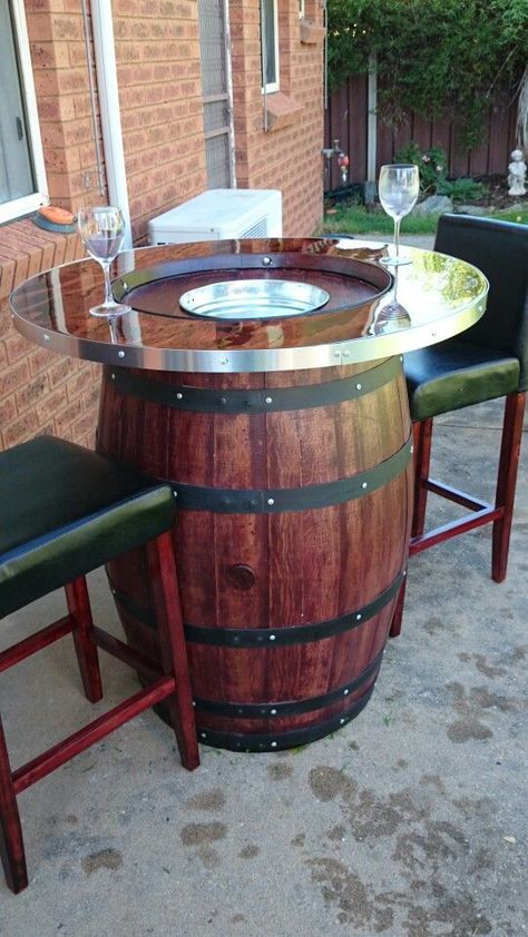 Wine barrel table/bar, with concealed ice bucket under the lid to keep drinks cool. Wine Barrel Table Diy, Barrel Table Diy, Wine Barrel Bar Table, Bar Table Ideas, Tonneau Bar, Aiken Drum, Wine Barrel Diy, Whiskey Barrel Table, Wine Barrel Bar