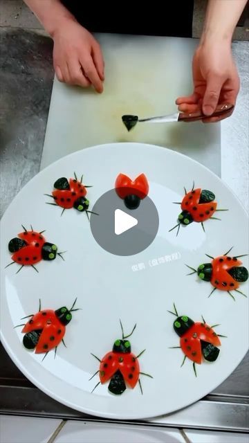 Golden Ladies Style on Instagram: "Beautiful ideas ❤️" Pizza Party Food, Food Presentation Plates, Veggie Art, Vegetable Decoration, Fancy Dishes, Decorações Com Comidas, Amazing Food Decoration, Fruit Display, Best Party Food