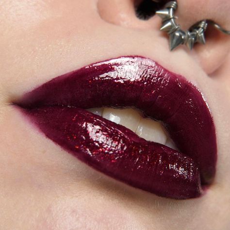 Magenta Lip, Dark Red Lips, Dark Magenta, Highlighter Palette, Makeup Goals, Red Lips, Lip Gloss, Makeup Inspiration, Lips