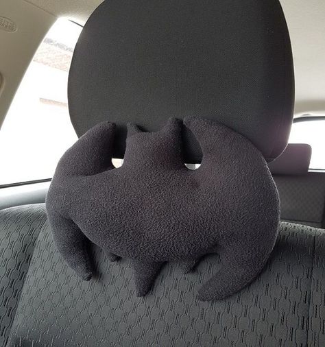 Picture of Car Headrest Pillow Diy Car Pillow, Batman Car Accessories, Car Pillow Decor, Emo Car Interior Ideas, Car Headrest Pillow, Inner Car Decor, Spooky Car Accessories, Cool Car Ideas, Emo Car Accessories