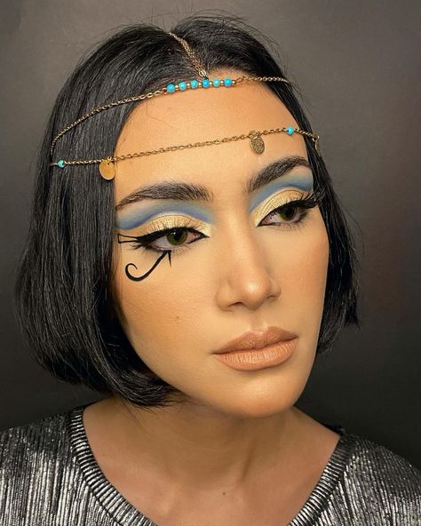 Easy Cleopatra Makeup, Egyptian Inspired Makeup, Pharaoh Makeup, Ancient Egyptian Makeup, Cleopatra Cosplay, Egyptian Make Up, Egypt Makeup, Cleopatra Makeup, Cleopatra Halloween Costume