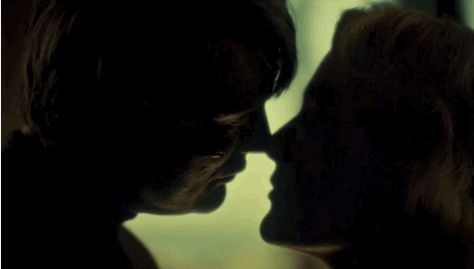 Mads Mikkelsen & Gillian Anderson kiss Hannibal Suit, Bryan Fuller, Hannibal Series, Will Graham, Hannibal Lecter, Mads Mikkelsen, Gillian Anderson, The Kiss, First Kiss