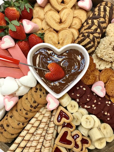 Valentine's Chocolate Fondue Board Chocolate Fondue Board, Fondue Board, Fondue Dippers, Valentine's Chocolate, Cheese Night, Fudge Stripe Cookies, Chocolate Fondue Recipe, Valentines Chocolate, Fondue Night