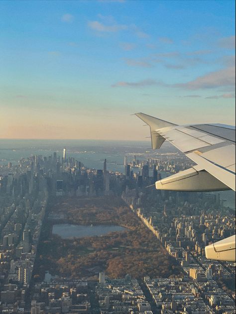 Nyc From Airplane, 2024 Vision Board New York, Flying Into New York, Flying To New York, New York Asethic, Moving To New York City, New York Vision Board, New York Flight, New York Beach