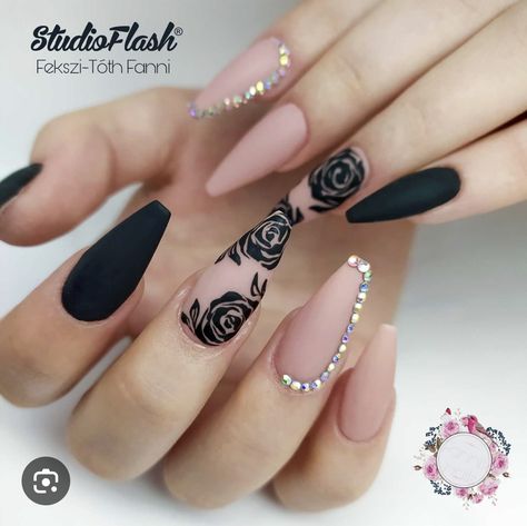 Black Rose Nails, Lace Nail Design, Lace Nails, Matte Nails Design, Rose Gold Nails, Rose Nails, Hair Skin And Nails, Make Up Nails, Up Nails