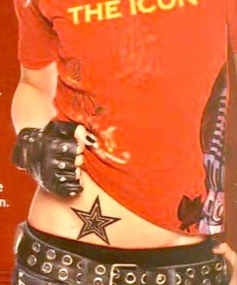 Bill Star Tattoo, Bills Star Tattoo, Bill Kaulitz Shirt Off, Tokio Hotel Tattoo Ideas, Tom Kaulitz Tattoo, Bill Kaulitz Star Tattoo, Bill Kaulitz Tattoo, Tokio Hotel Tattoo, Tattoo Bills