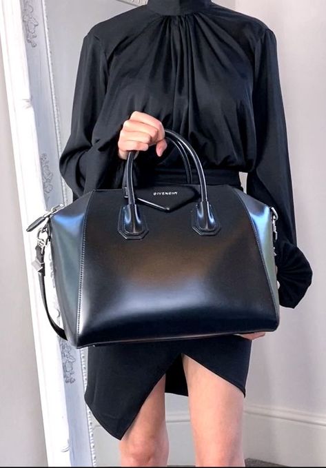 Givenchy Antigona Bag Black Medium | The Ultimate Guide | Handbagholic.co.uk + Outfit Styling Video Givenchy Bag Outfit, Givenchy Bag Antigona, Antigona Givenchy, Givenchy Handbags, Givenchy Antigona, Minimalist Fashion Women, Louis Vuitton Multi Pochette, Givenchy Bag, Outfit Styling