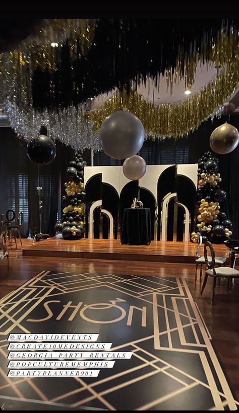 Casino Gatsby Theme Party, Gatsby Ceiling Decor, Great Gatsby Backyard Party, Grammy Prom Theme, Prom Gatsby Theme, Great Gatsby Gender Reveal, Gatsby Balloon Garland, Met Gala Formal Theme Sorority, Grammys Theme Party