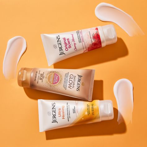 All you need is a dose of Jergens Dry Skin Moisturizers a day to keep the flakiness away 😌 Bump up your skincare routine and add in a dash of Jergens Natural Glow Daily Face for a hint of summer glow 😉 Pack up these travel-sized minis and stay polished wherever you’re headed to this season @walmart 🛒 Jergens Skin Smoothie, Jergens Tanning Lotion, Jergens Natural Glow Daily Moisturizer, Jergens Lotion, Jergens Wet Skin Moisturizer, Jergens Natural Glow, Glow Face, Extra Dry Skin, Cherry Almond