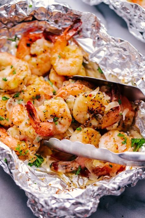 Shrimp Foil Packs, Ways To Cook Shrimp, Parmesan Butter, Foil Packet Dinners, Foil Pack Meals, Foil Dinners, Foil Packs, Foil Packet Meals, Foil Packet