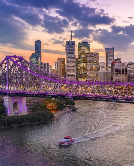 The glimmering skyline of Brisbane City, Queensland   @britinbrisbane Australia Backpacking, Brisbane Queensland, Brisbane City, Visit Australia, Dream City, Brisbane Australia, Queensland Australia, Cairns, City Aesthetic