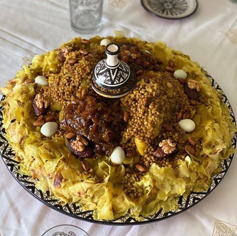 Moroccan Food Aethstetic, Moroccan Food Traditional, Chicken And Lentils, Moroccan Foods, Moroccan Dish, Moroccan Dinner, Moroccan Chicken Recipe, Stewed Chicken, Morocco Food