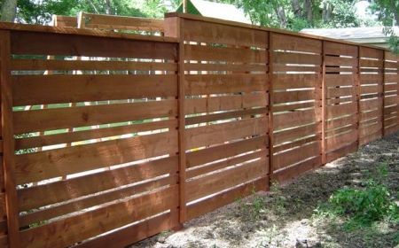 Custom Horizontal Fence using 1x4, 1x6 and 1x8 Boards Good Neighbor Fence, Wood Fence Design, Wood Fences, Modern Fence Design, Privacy Fence Designs, Front Fence, Horizontal Fence, Diy Fence, Front Yard Fence