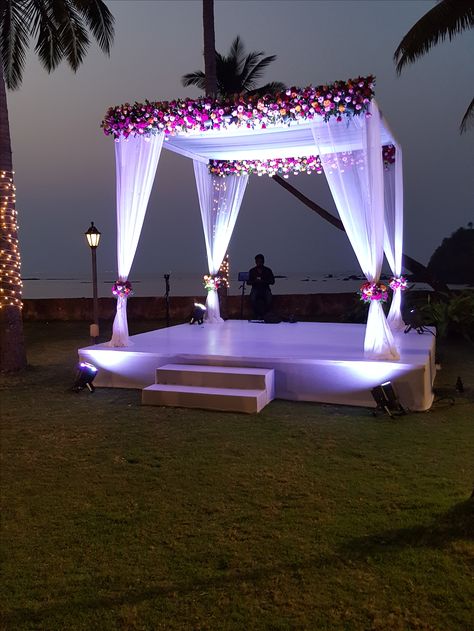 Marriage Lawn Decoration, Simple Chori Decoration Wedding, Event Tent Design, Simple Mandap, Event Planning Board, Vidhi Mandap, Wedding Decorations Diy Centerpiece, Royal Blue Wedding Theme, Haldi Decoration Ideas