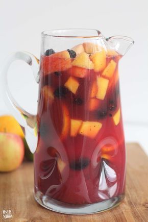 Family Friendly Sangria ... a non-alcoholic, festive, fruity drink perfect for the holiday season! Virgin Sangria, Non Alcoholic Sangria, Virgin Drinks, Refreshing Summer Drinks, Fruity Drinks, Sangria Recipes, Jello Shots, Punch Recipes, Milkshakes