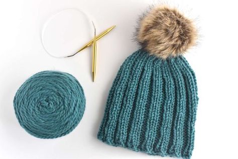 Learn how to knit a ribbed, in the round beanie on circular needles. Working with bulky yarn makes this an easy project—here's how to knit a beanie. Knitting Patterns Hat, How To Knit A Hat, Knit A Hat, Entrelac Knitting, Yarn Wig, Needle Knitting, Baby Santa, Ribbed Hat, Felted Dog