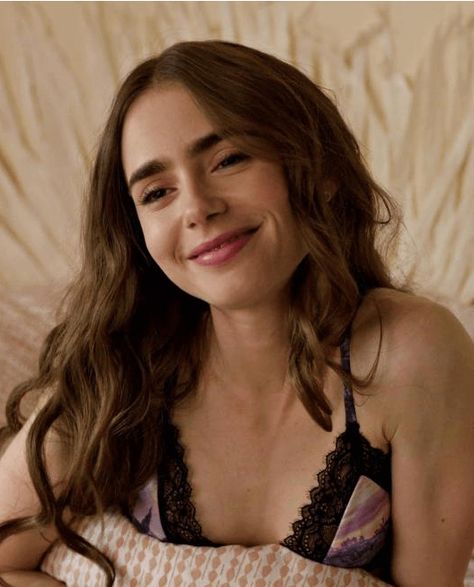 emily cooper lily collins pink pretty fashion style clothes sylvie camille gabriel season 2 lingerie Lily Jane Collins, Emily In Paris Fashion, Paris Outfit Ideas, Emily Cooper, Emily In Paris Outfits, Lily Collins Style, Miss Perfect, Phil Collins, Paris Outfits