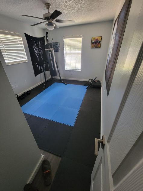 Dojo Ideas, Dream Gym, Jiu Jitsu Techniques, Gym Room At Home, Gym Room, Martial Arts Workout, Apartment Life, Home Gym, First Home